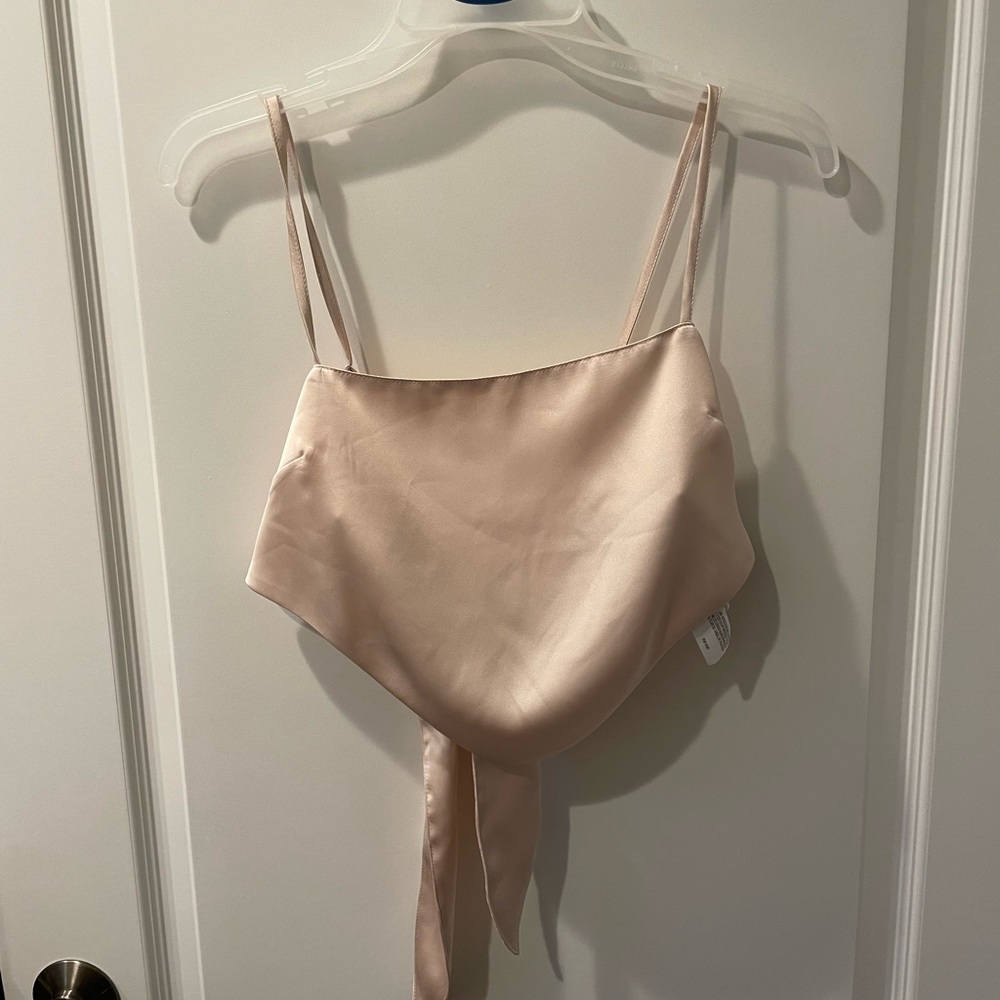 Tie top